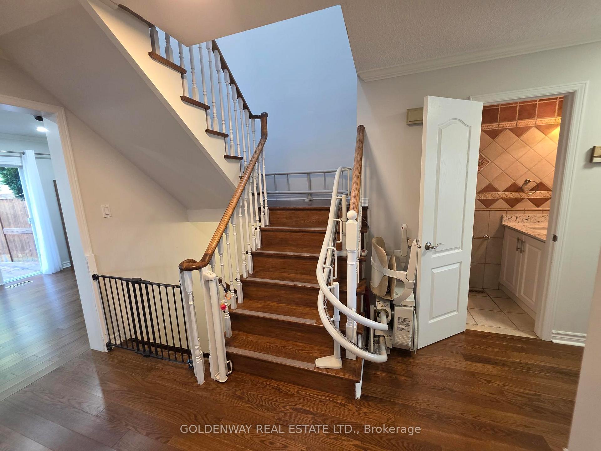 Photo 29 of 129 Major Buttons Drive, Markham, Sherwood-Amberglen — HOMEH