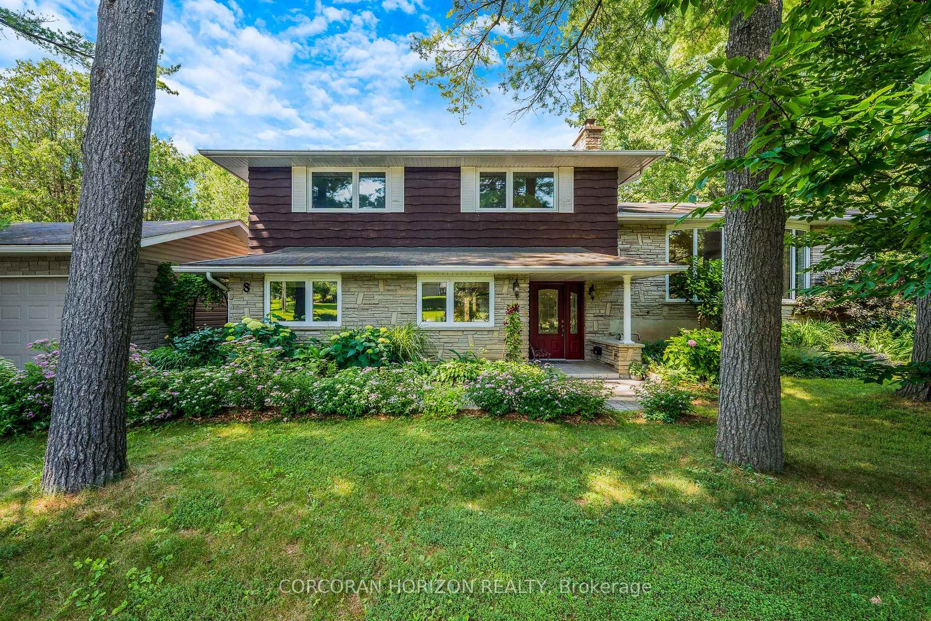 Photo 2 of 8 Sunbridge Crescent, Kitchener — HOMEH
