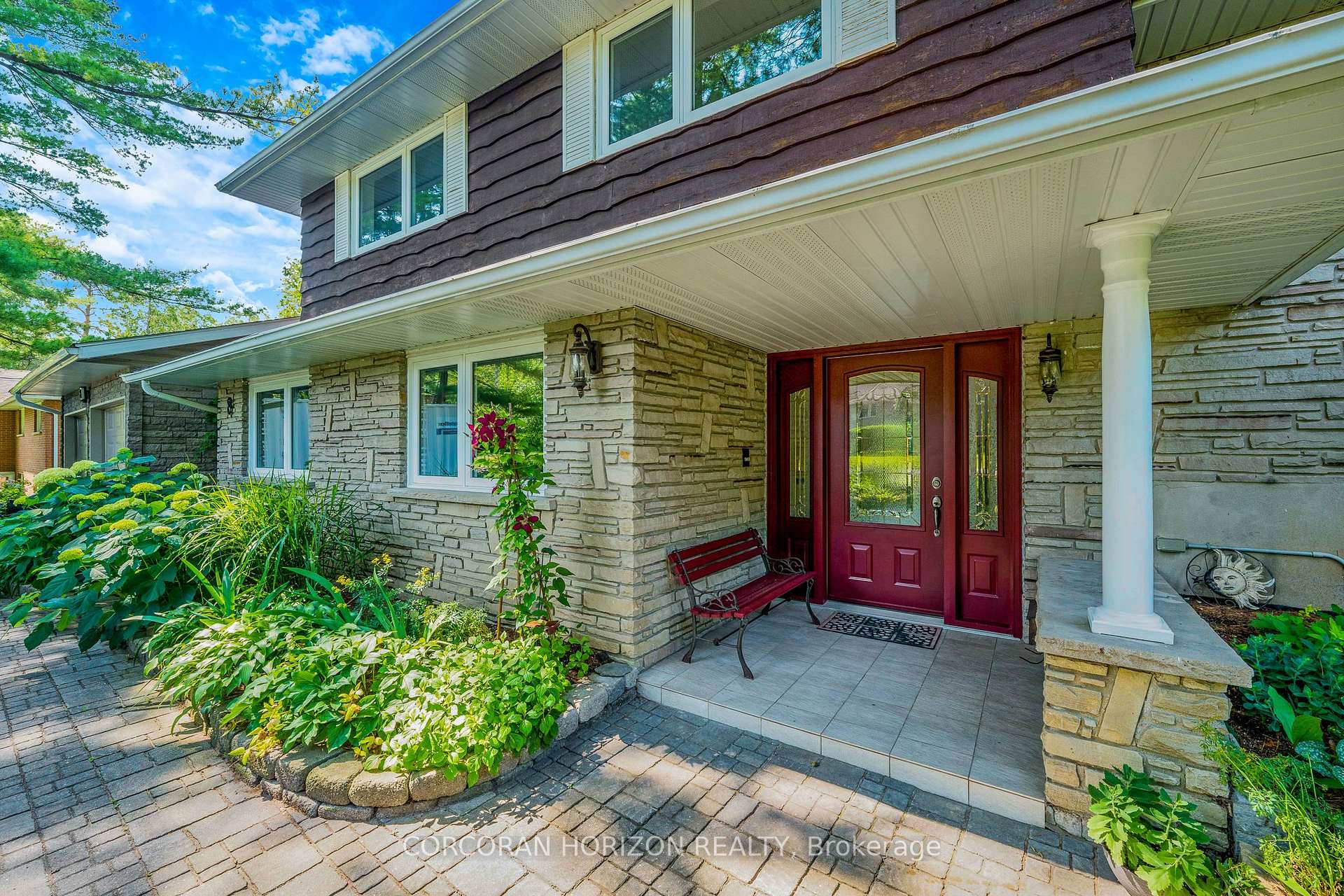 Photo 4 of 8 Sunbridge Crescent, Kitchener — HOMEH