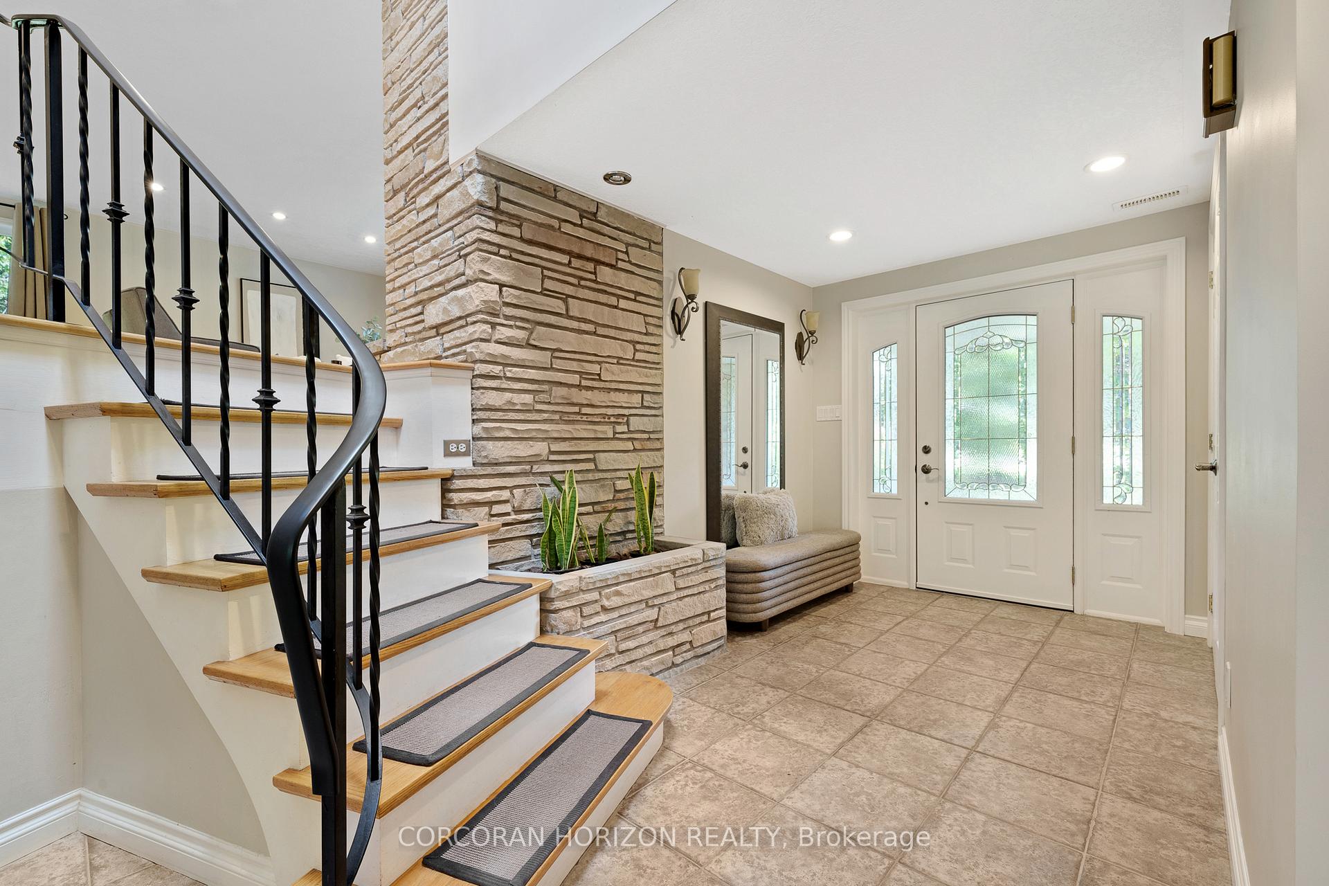 Photo 5 of 8 Sunbridge Crescent, Kitchener — HOMEH