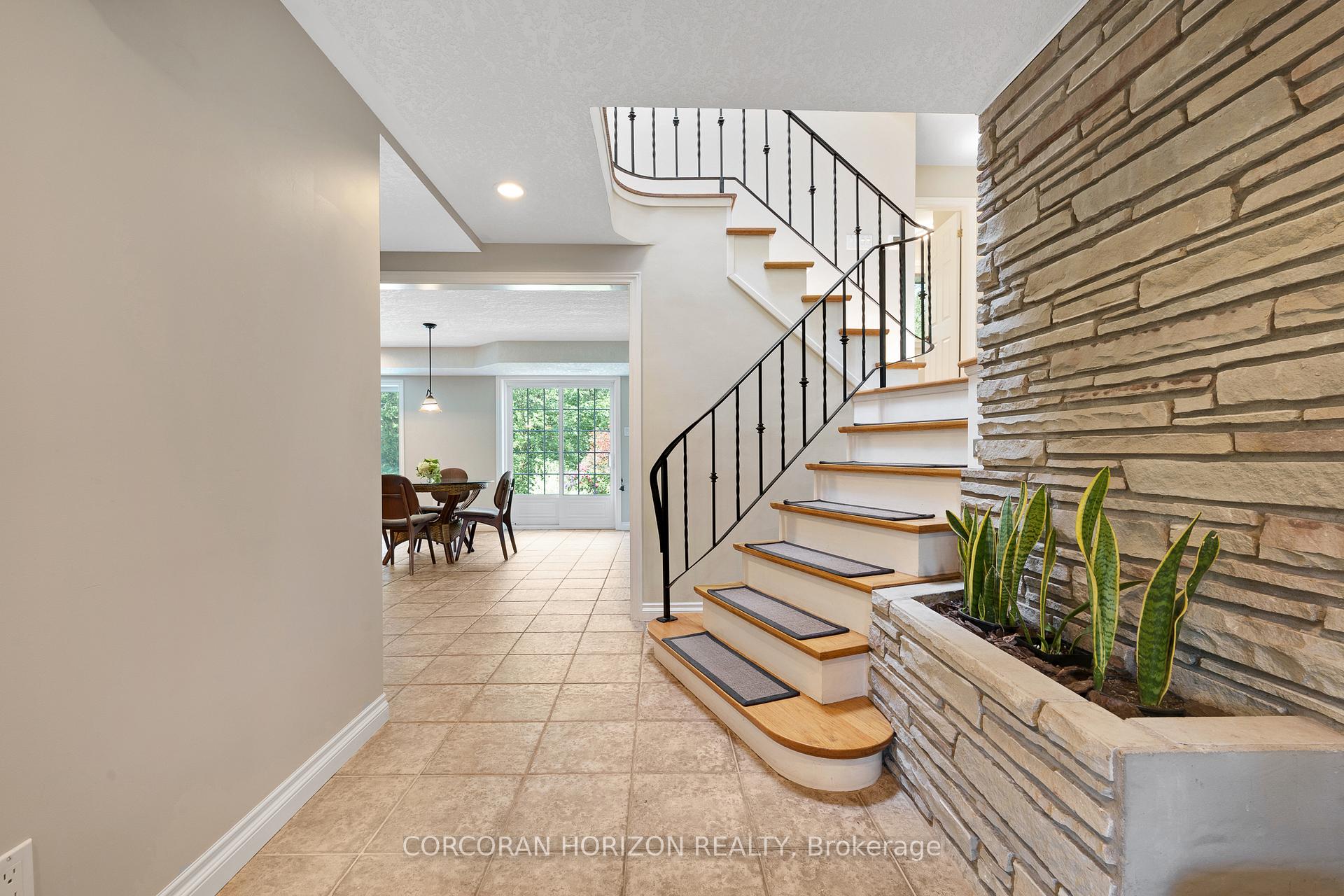 Photo 6 of 8 Sunbridge Crescent, Kitchener — HOMEH