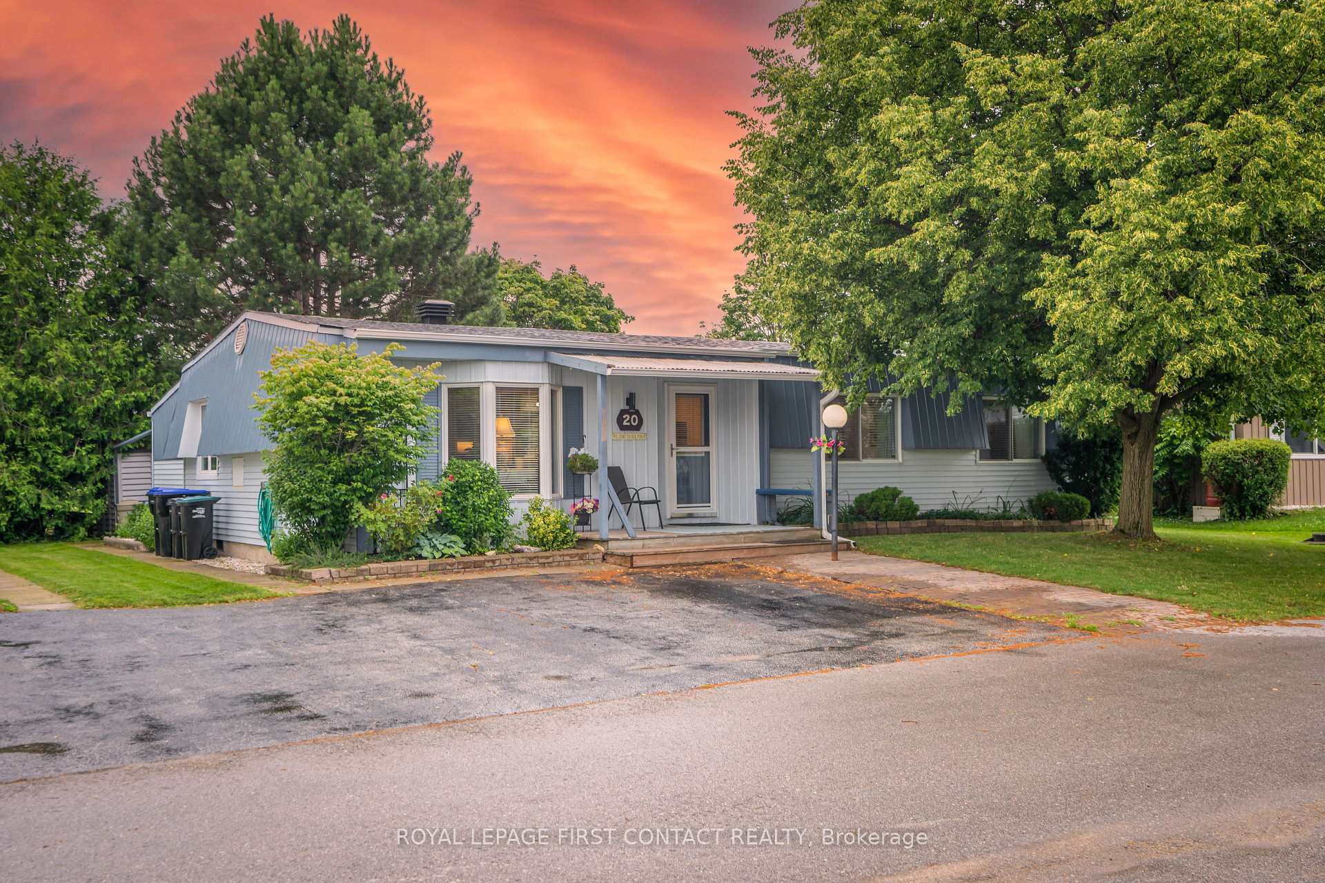Photo 1 of 20 Comforts Cove, Innisfil, Alcona — HOMEH