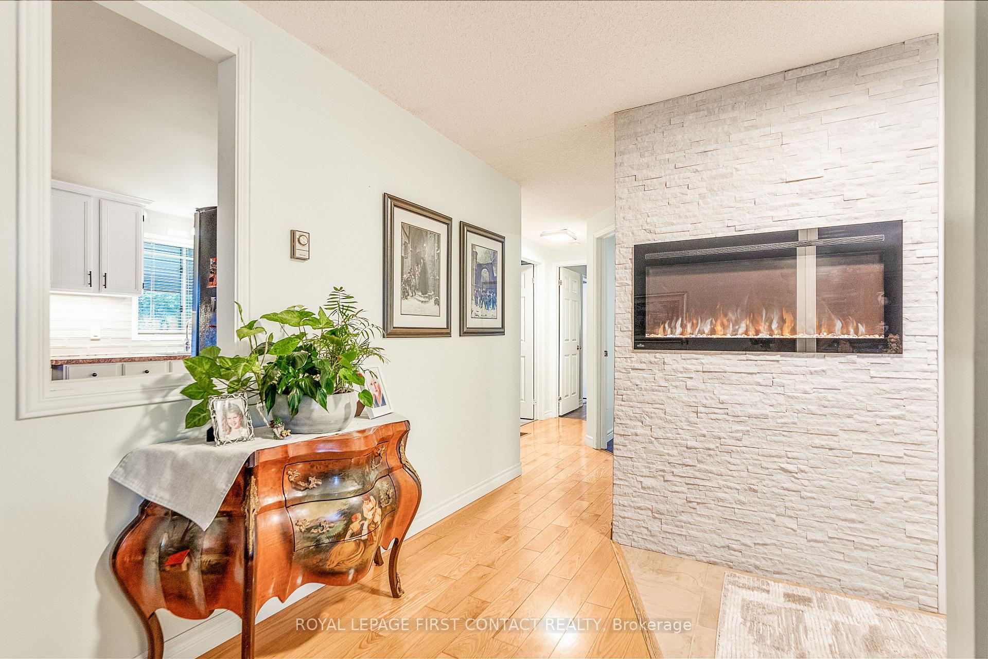 Photo 3 of 20 Comforts Cove, Innisfil, Alcona — HOMEH