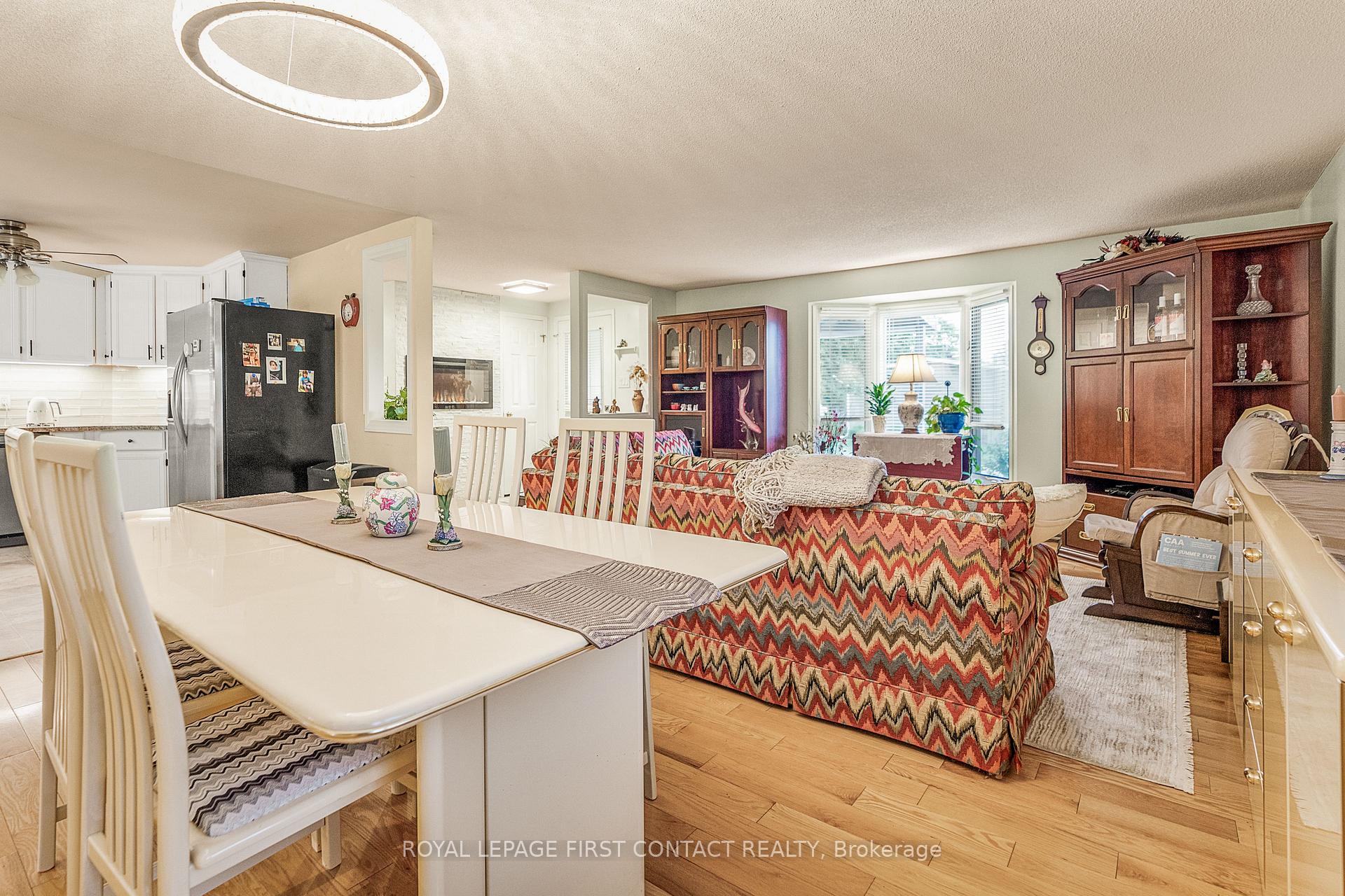 Photo 6 of 20 Comforts Cove, Innisfil, Alcona — HOMEH