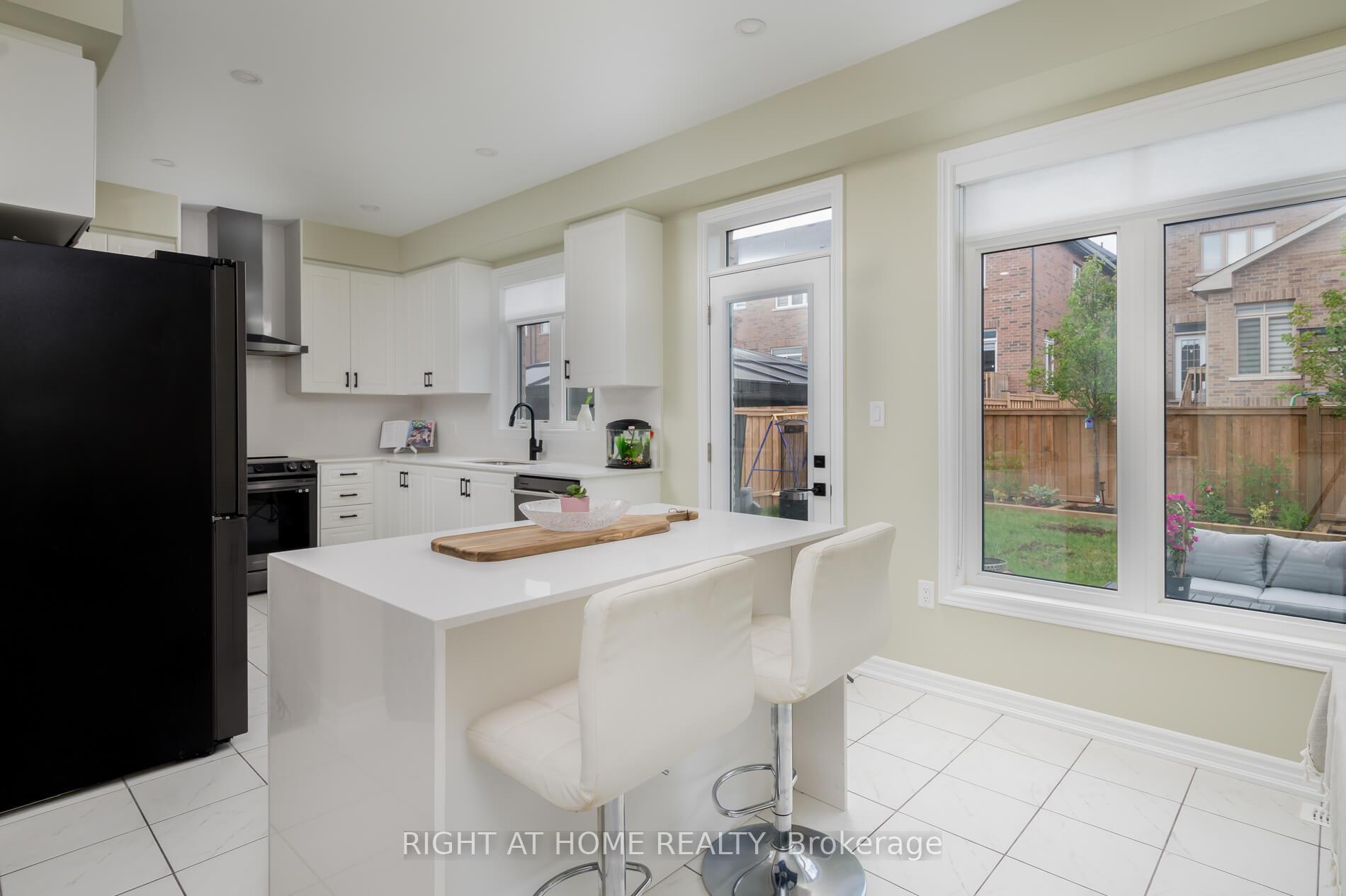 Photo 13 of 2191 Grainger Loop, Innisfil, Alcona — HOMEH