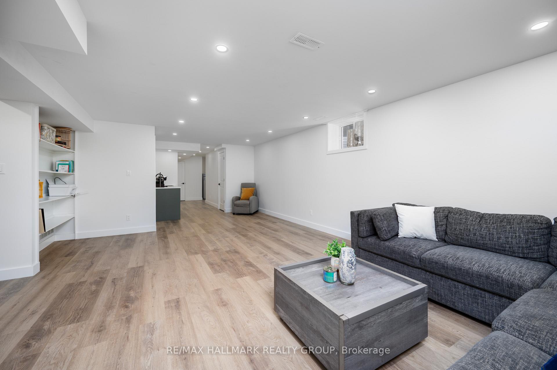 Photo 29 of 59 Defence Street, Ottawa, Kanata - Emerald Meadows/Trailwest — HOMEH