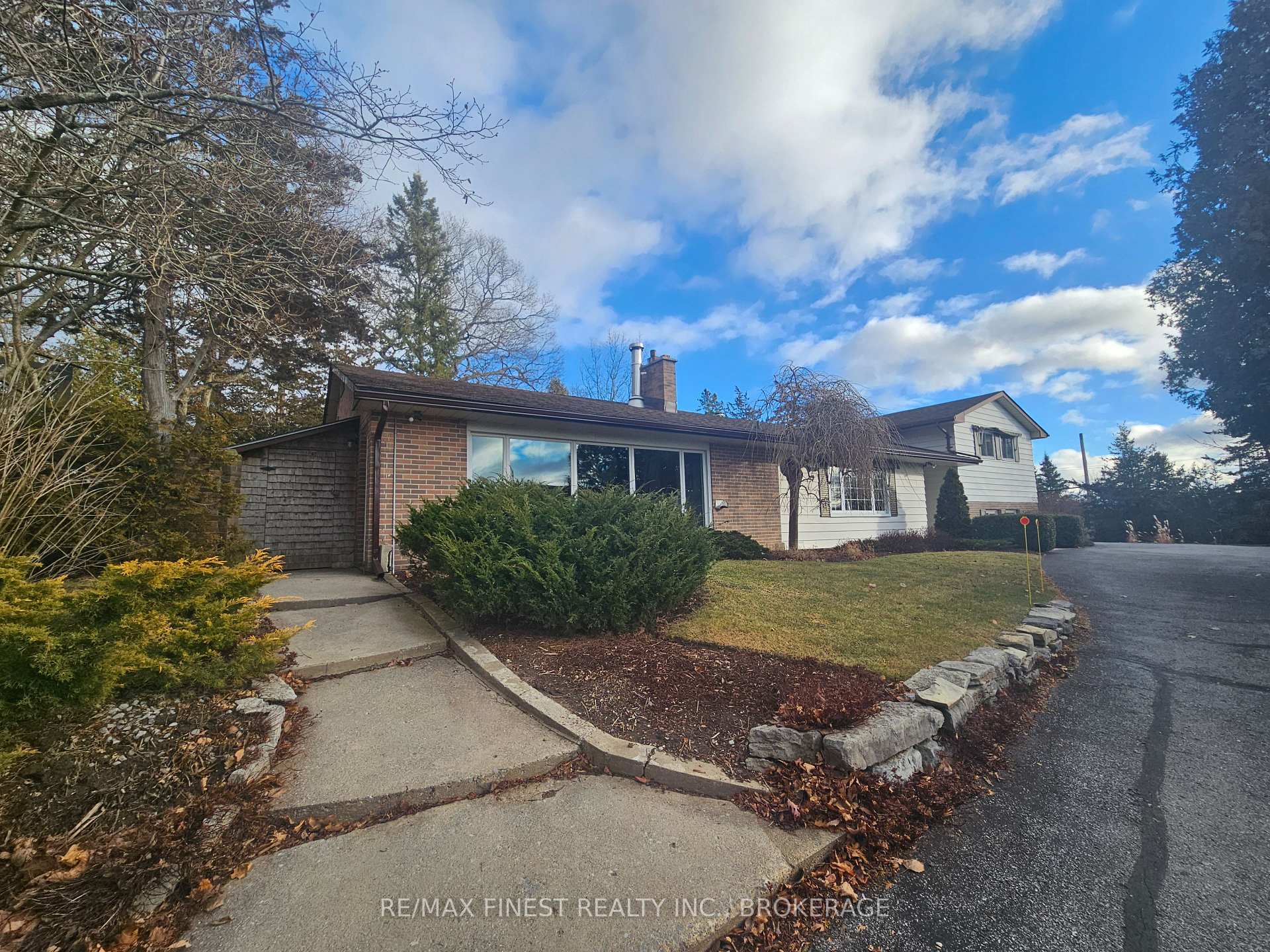 Photo 1 of 23 Brooklands Park Avenue, Loyalist, Lennox and Addington - South — HOMEH