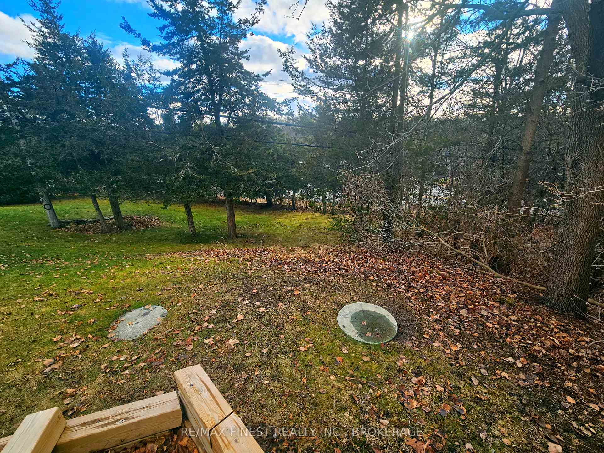 Photo 4 of 23 Brooklands Park Avenue, Loyalist, Lennox and Addington - South — HOMEH