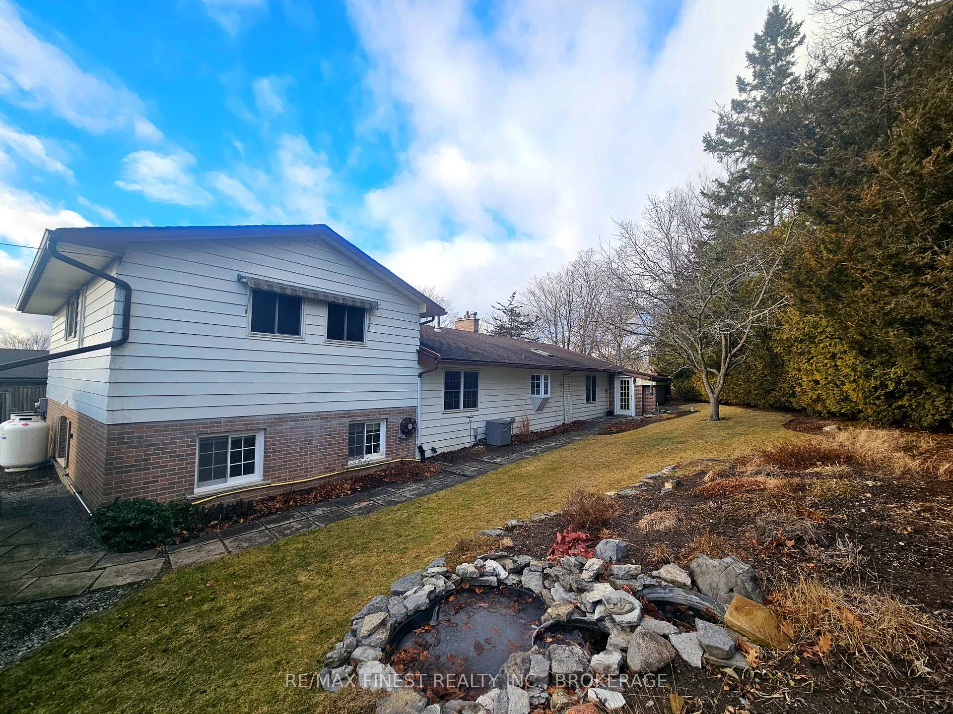 Photo 5 of 23 Brooklands Park Avenue, Loyalist, Lennox and Addington - South — HOMEH