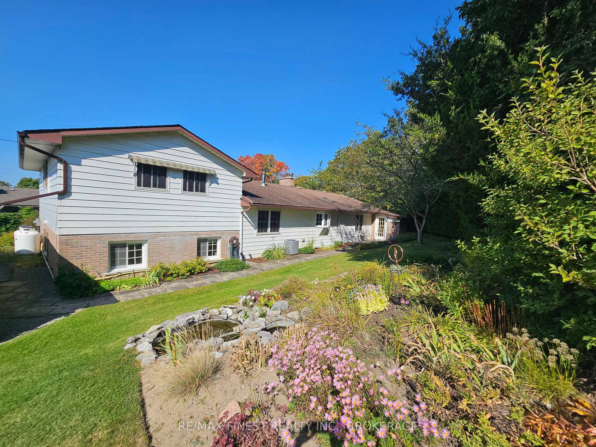 Photo 7 of 23 Brooklands Park Avenue, Loyalist, Lennox and Addington - South — HOMEH