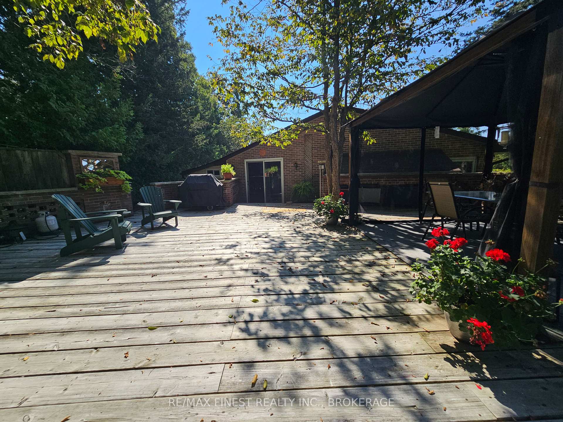 Photo 10 of 23 Brooklands Park Avenue, Loyalist, Lennox and Addington - South — HOMEH