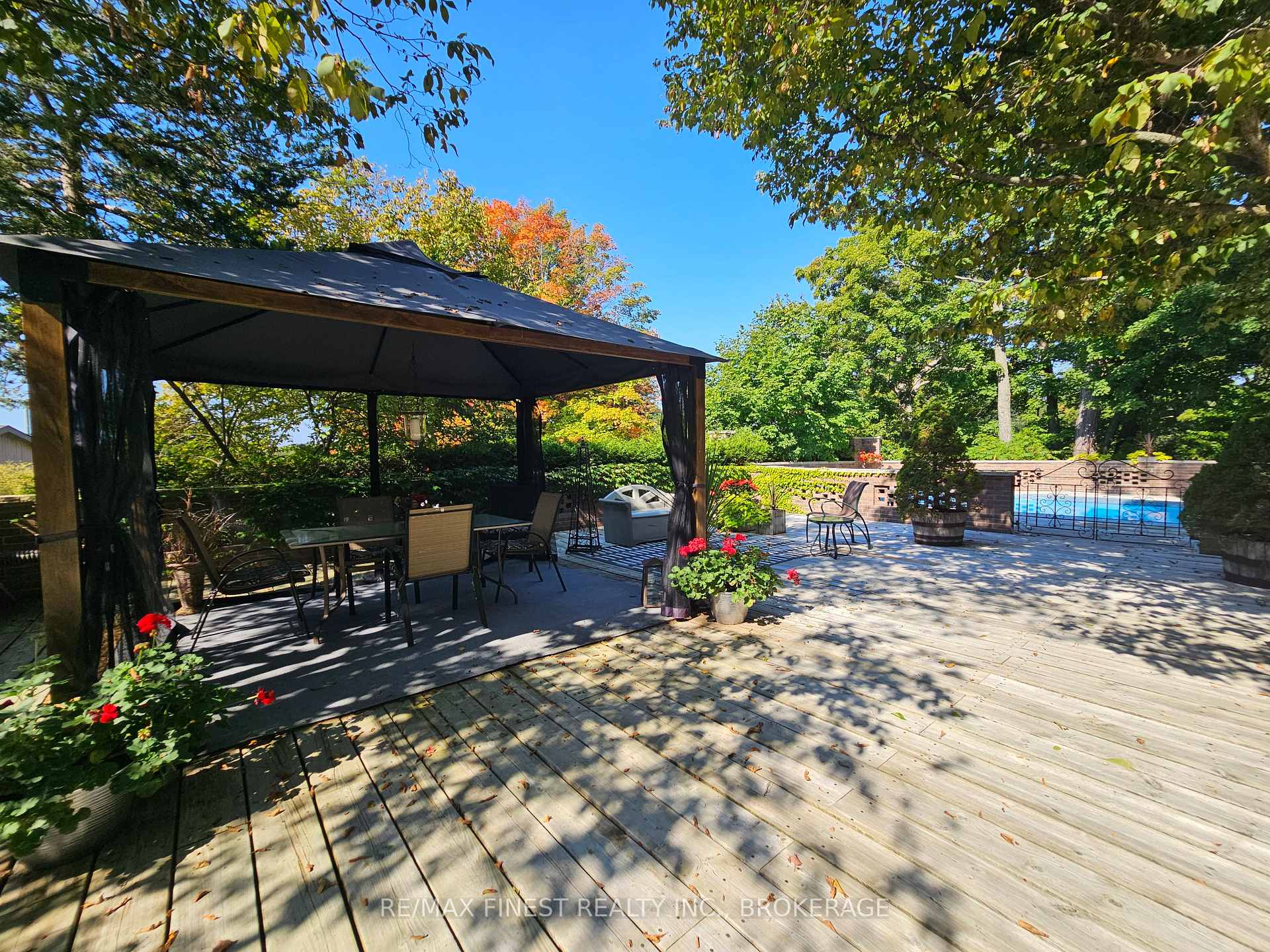 Photo 11 of 23 Brooklands Park Avenue, Loyalist, Lennox and Addington - South — HOMEH