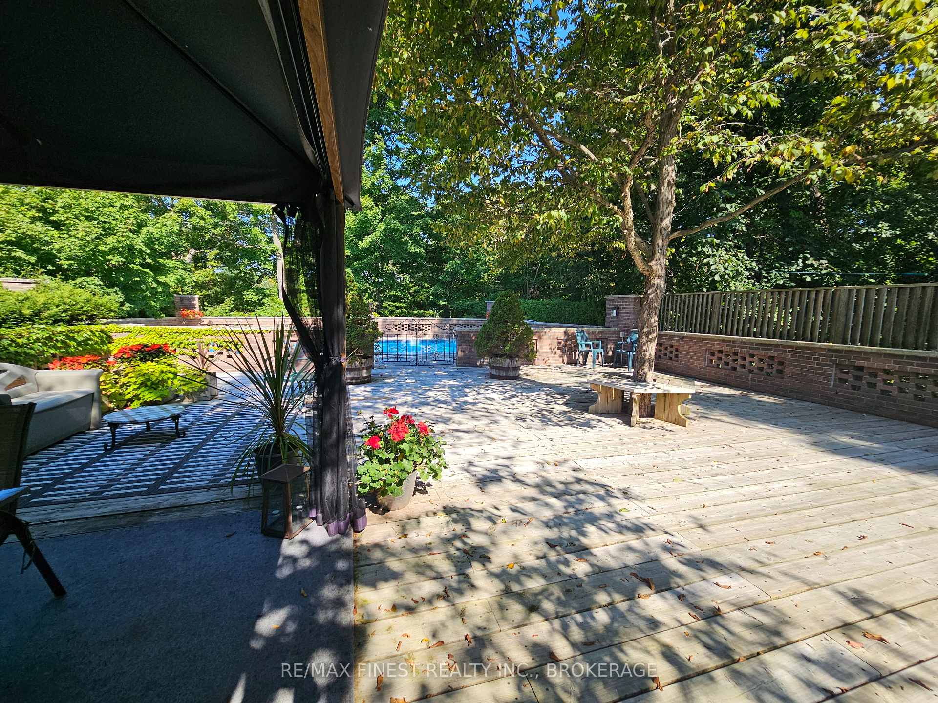 Photo 14 of 23 Brooklands Park Avenue, Loyalist, Lennox and Addington - South — HOMEH