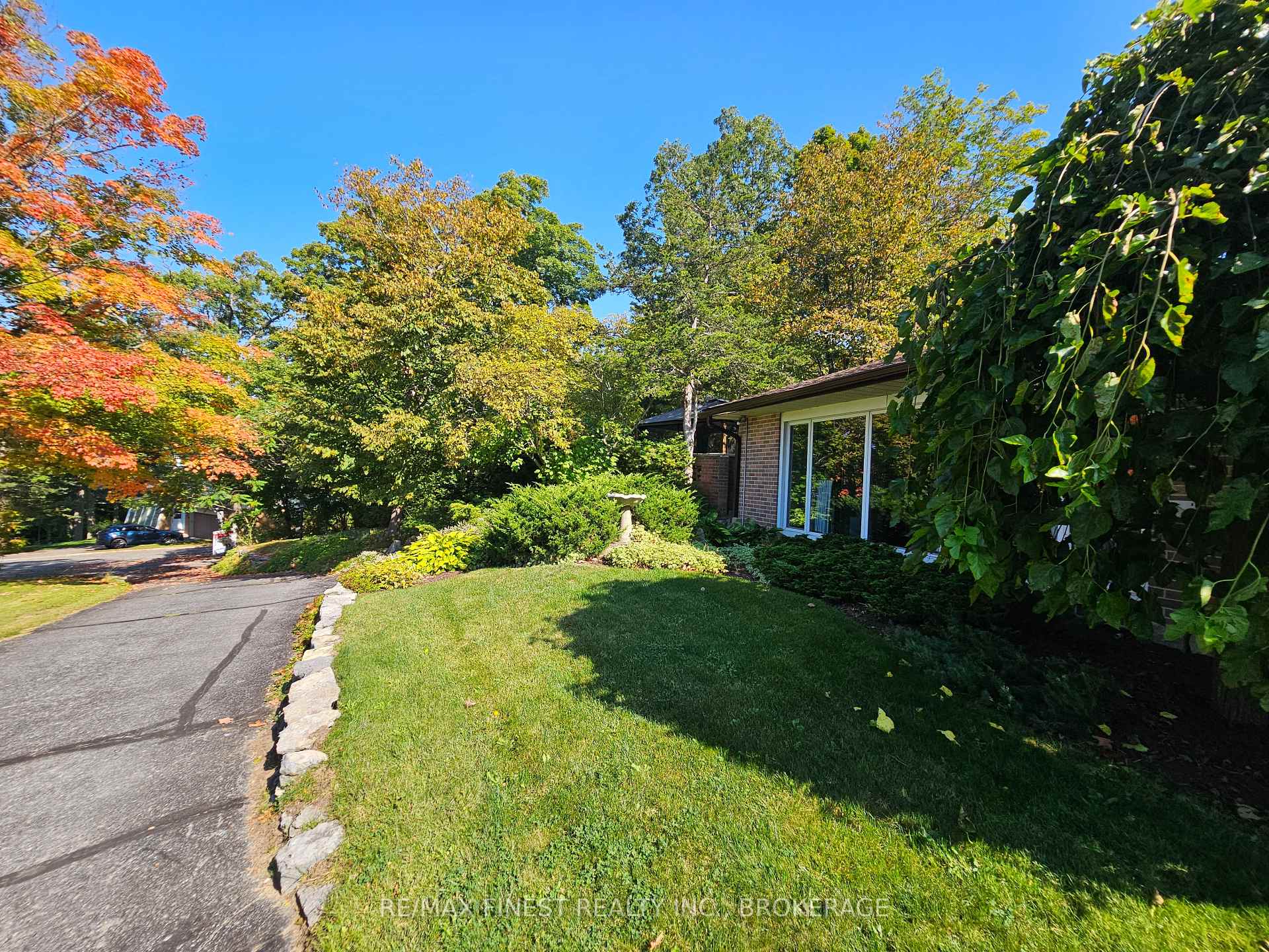 Photo 15 of 23 Brooklands Park Avenue, Loyalist, Lennox and Addington - South — HOMEH