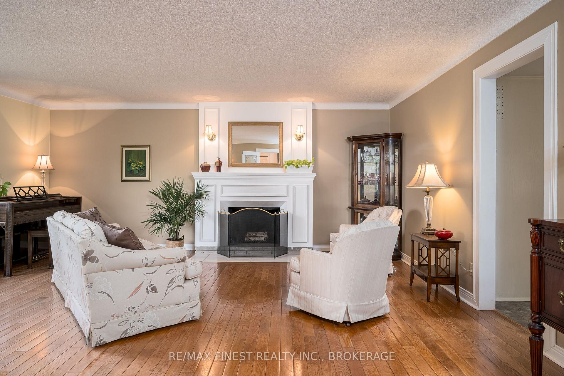 Photo 16 of 23 Brooklands Park Avenue, Loyalist, Lennox and Addington - South — HOMEH