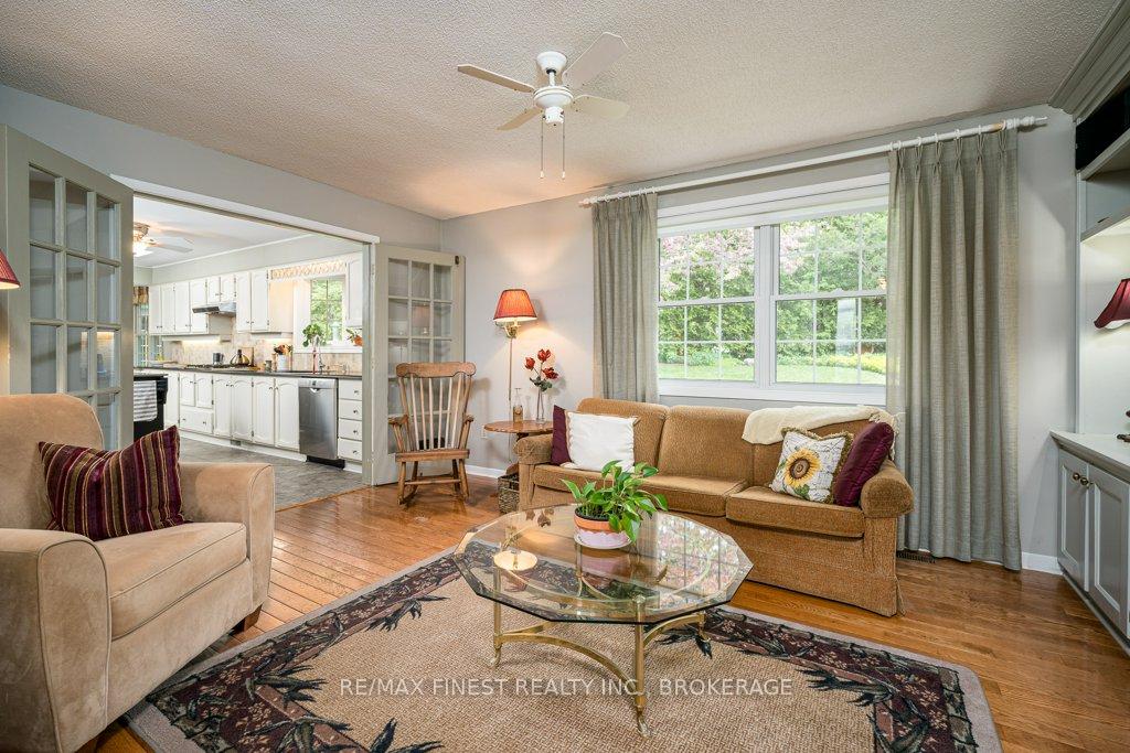 Photo 18 of 23 Brooklands Park Avenue, Loyalist, Lennox and Addington - South — HOMEH