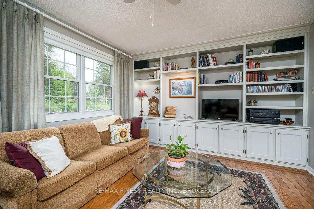 Photo 19 of 23 Brooklands Park Avenue, Loyalist, Lennox and Addington - South — HOMEH