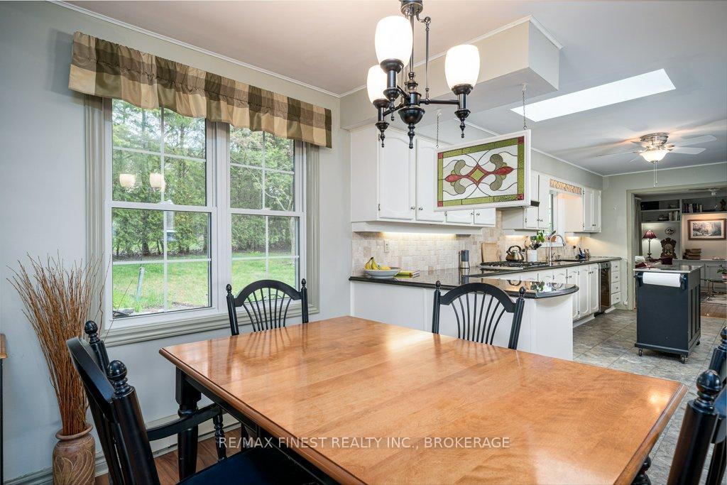 Photo 23 of 23 Brooklands Park Avenue, Loyalist, Lennox and Addington - South — HOMEH