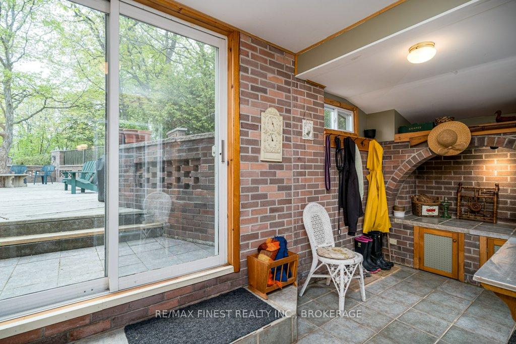 Photo 24 of 23 Brooklands Park Avenue, Loyalist, Lennox and Addington - South — HOMEH