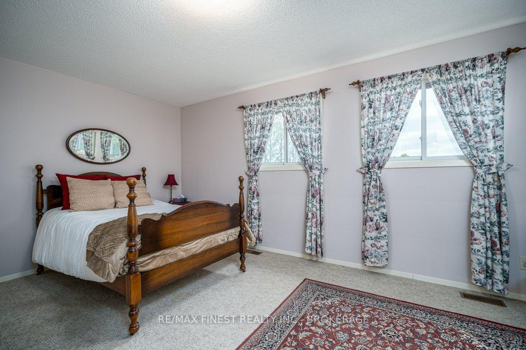 Photo 29 of 23 Brooklands Park Avenue, Loyalist, Lennox and Addington - South — HOMEH
