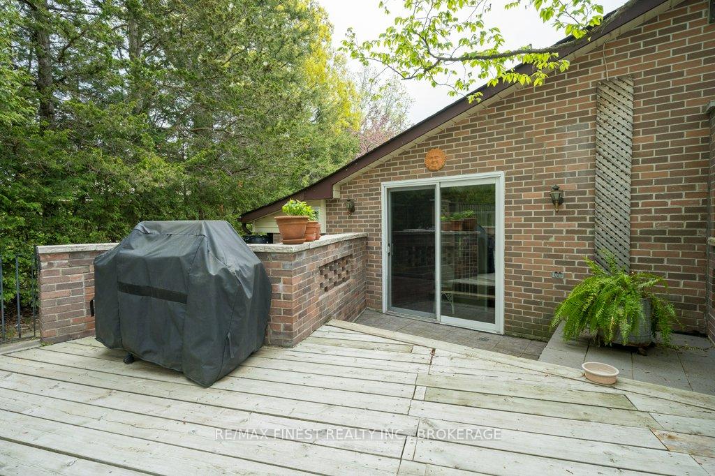 Photo 35 of 23 Brooklands Park Avenue, Loyalist, Lennox and Addington - South — HOMEH