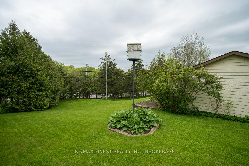 Photo 36 of 23 Brooklands Park Avenue, Loyalist, Lennox and Addington - South — HOMEH