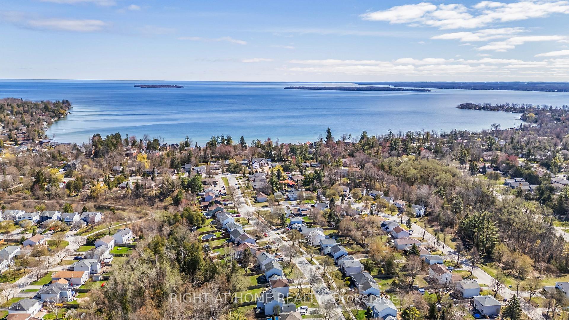 Photo 4 of 1057 Vance Crescent, Innisfil, Alcona — HOMEH