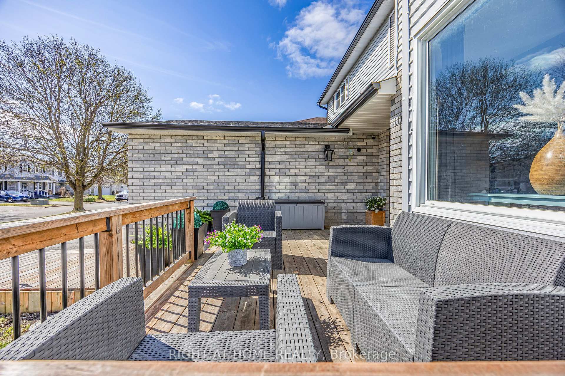 Photo 5 of 1057 Vance Crescent, Innisfil, Alcona — HOMEH