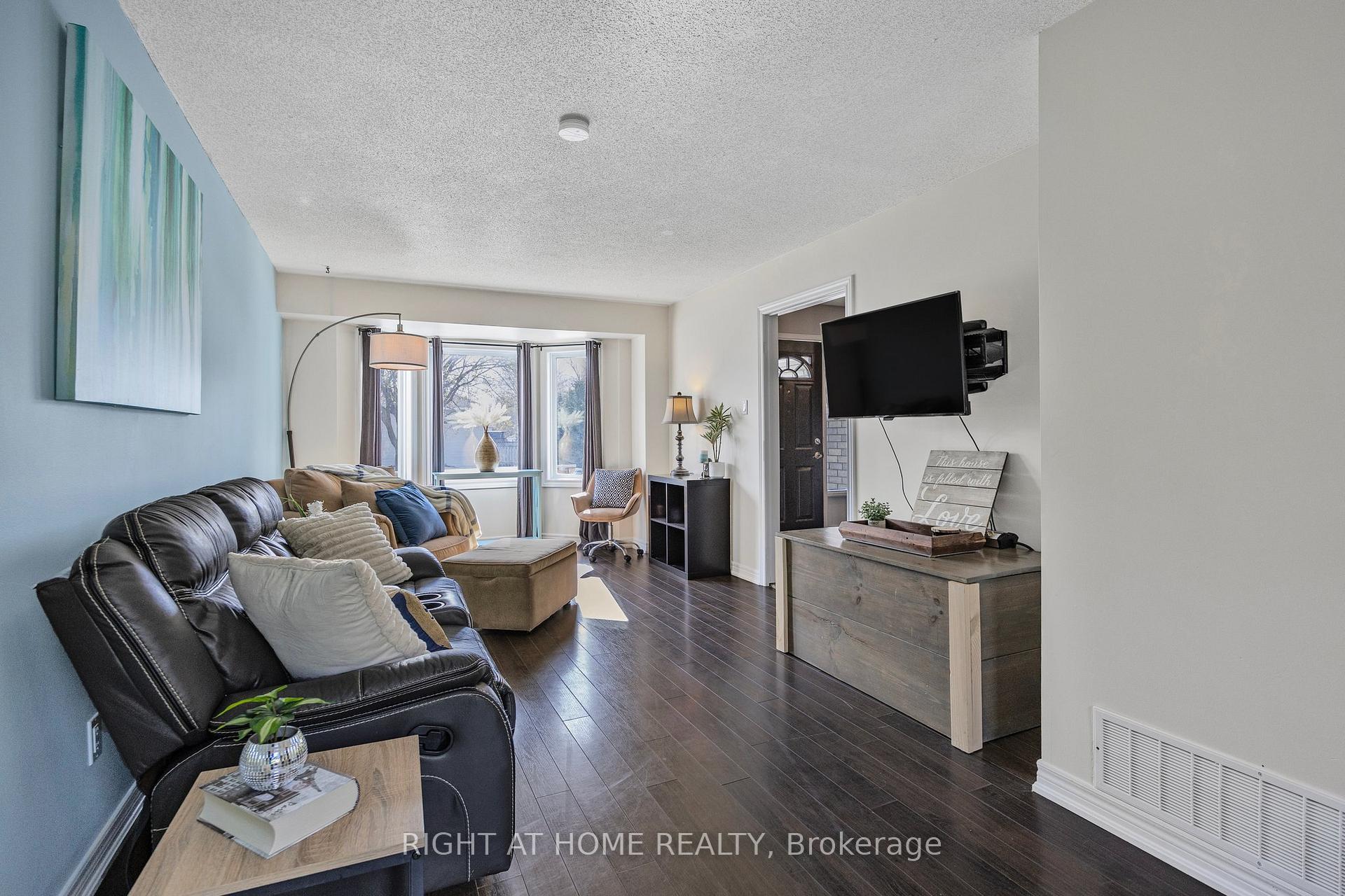 Photo 17 of 1057 Vance Crescent, Innisfil, Alcona — HOMEH