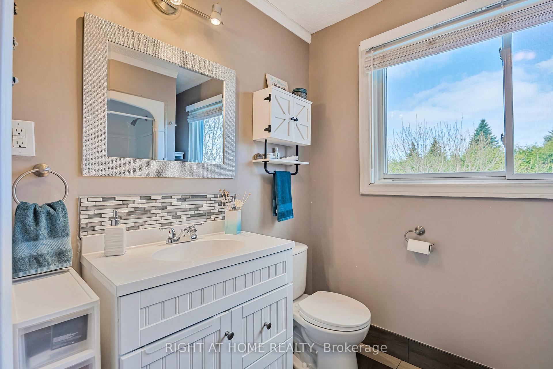 Photo 35 of 1057 Vance Crescent, Innisfil, Alcona — HOMEH