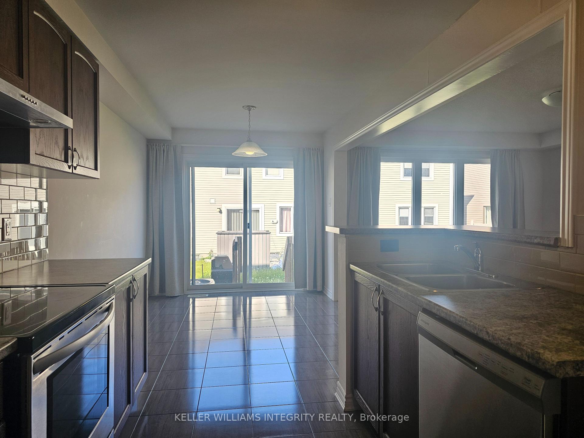 Photo 10 of 568 Roundleaf Way, Ottawa, Kanata - Emerald Meadows/Trailwest — HOMEH