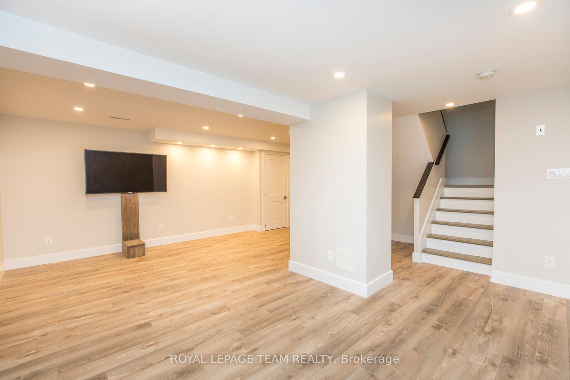 Photo 35 of 8 Kingsford Crescent, Ottawa, Kanata - Beaverbrook — HOMEH