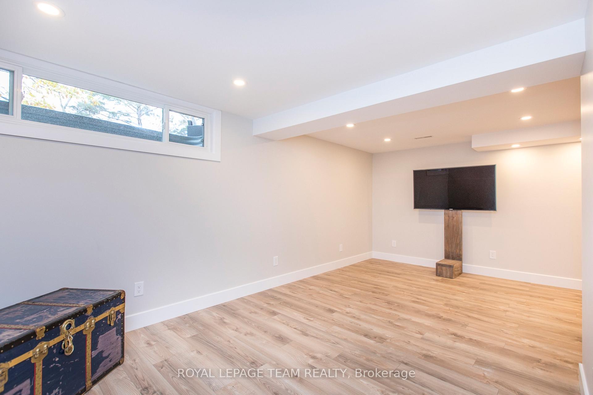 Photo 38 of 8 Kingsford Crescent, Ottawa, Kanata - Beaverbrook — HOMEH