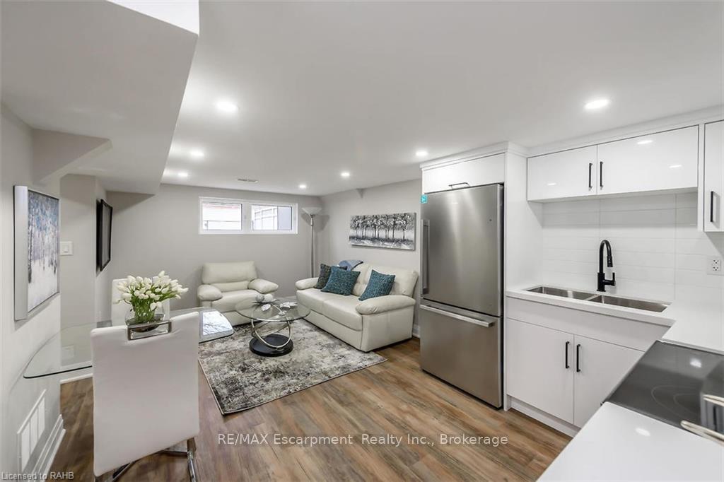 Photo 2 of Unit Lower Unit, 153 East 33rd Street E, Hamilton, Raleigh — HOMEH
