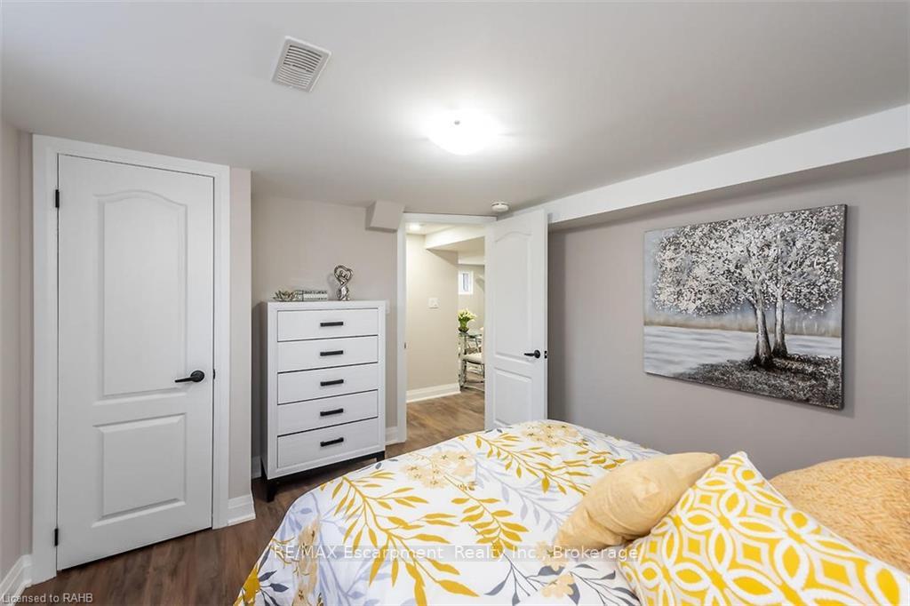 Photo 3 of Unit Lower Unit, 153 East 33rd Street E, Hamilton, Raleigh — HOMEH