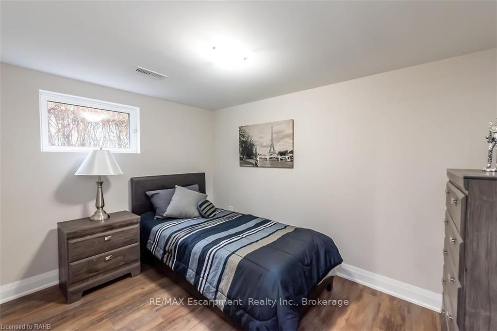 Photo 4 of Unit Lower Unit, 153 East 33rd Street E, Hamilton, Raleigh — HOMEH