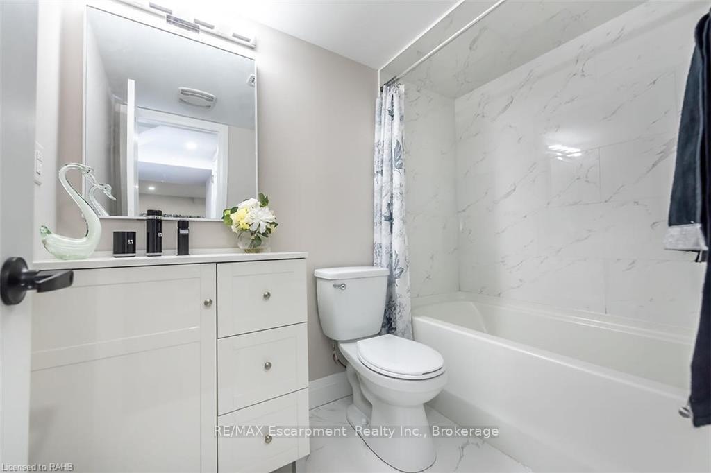 Photo 5 of Unit Lower Unit, 153 East 33rd Street E, Hamilton, Raleigh — HOMEH