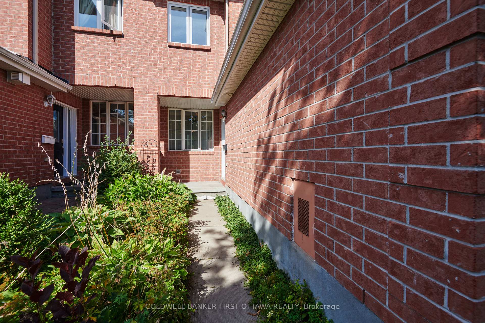 Photo 3 of 16 Angus Drive, Ottawa, Kanata - Katimavik — HOMEH