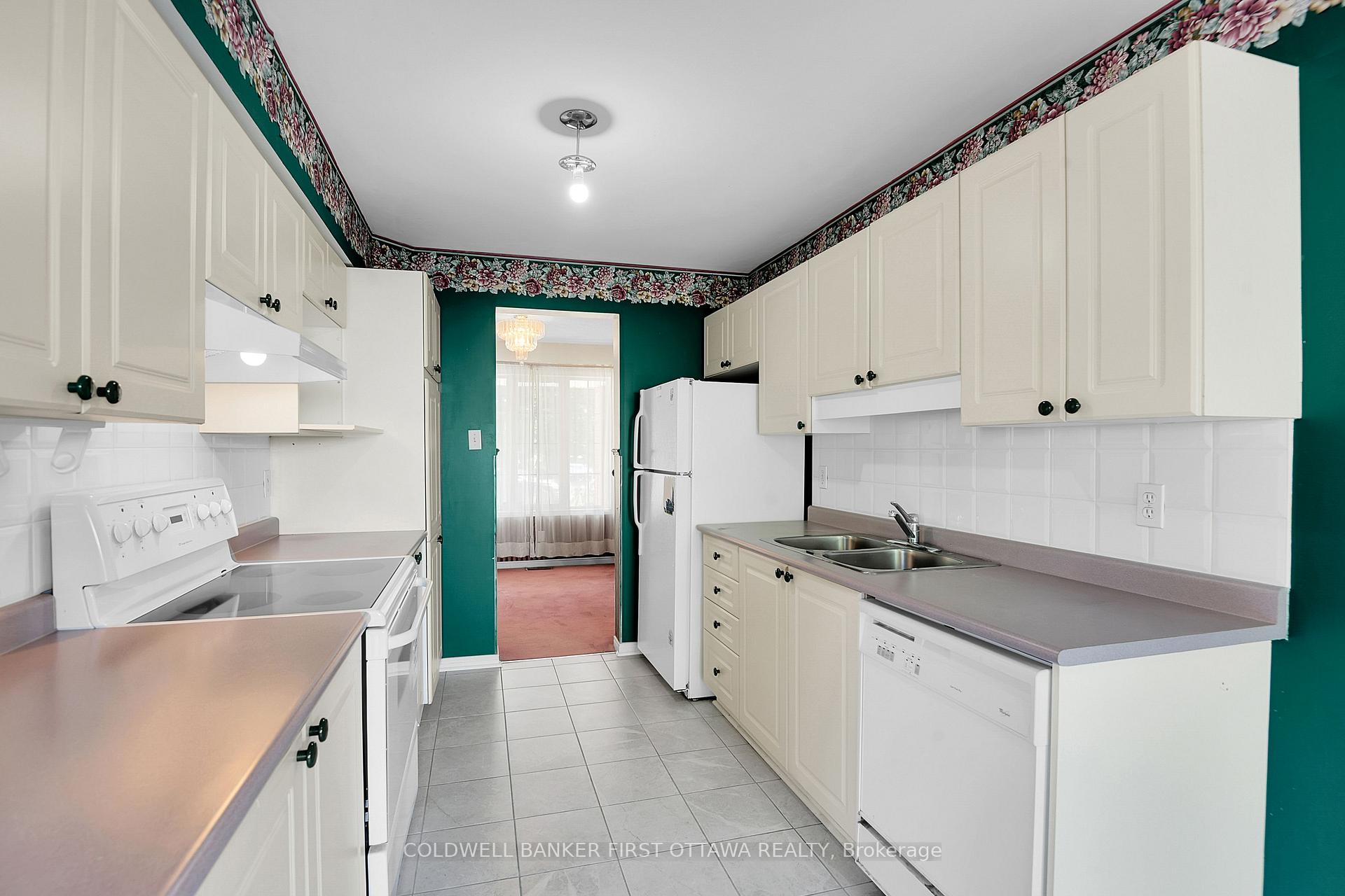 Photo 15 of 16 Angus Drive, Ottawa, Kanata - Katimavik — HOMEH