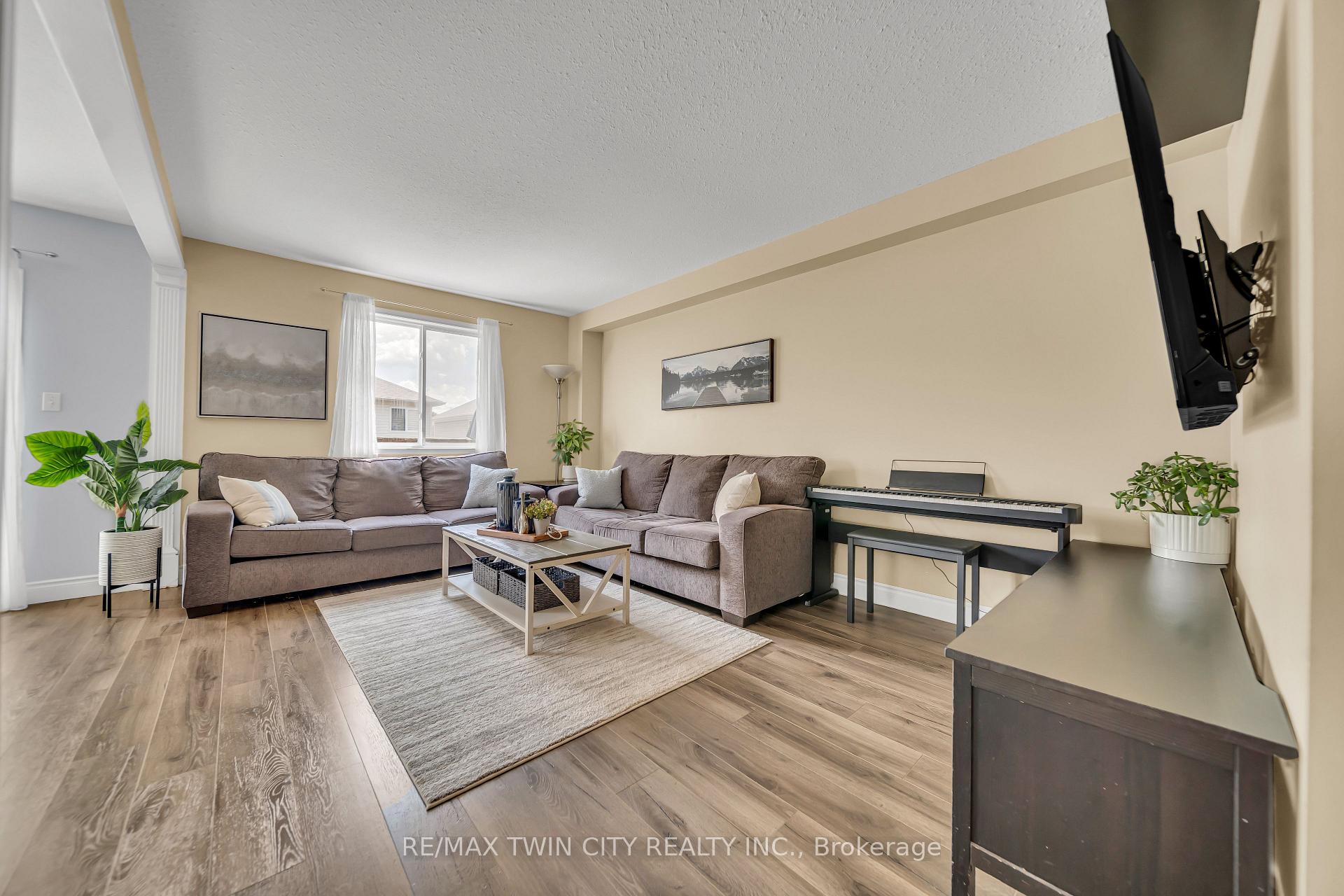 Photo 3 of 156 Prosperity Drive, Kitchener — HOMEH