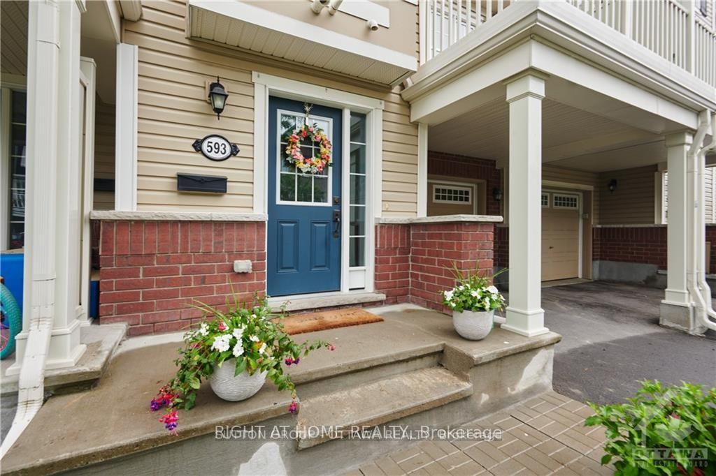 Photo 2 of 593 Foxlight Circle, Ottawa, Kanata - Emerald Meadows/Trailwest — HOMEH