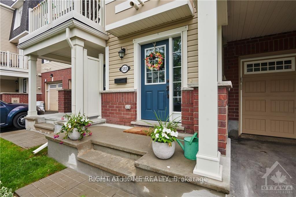 Photo 3 of 593 Foxlight Circle, Ottawa, Kanata - Emerald Meadows/Trailwest — HOMEH