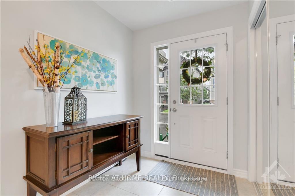 Photo 4 of 593 Foxlight Circle, Ottawa, Kanata - Emerald Meadows/Trailwest — HOMEH