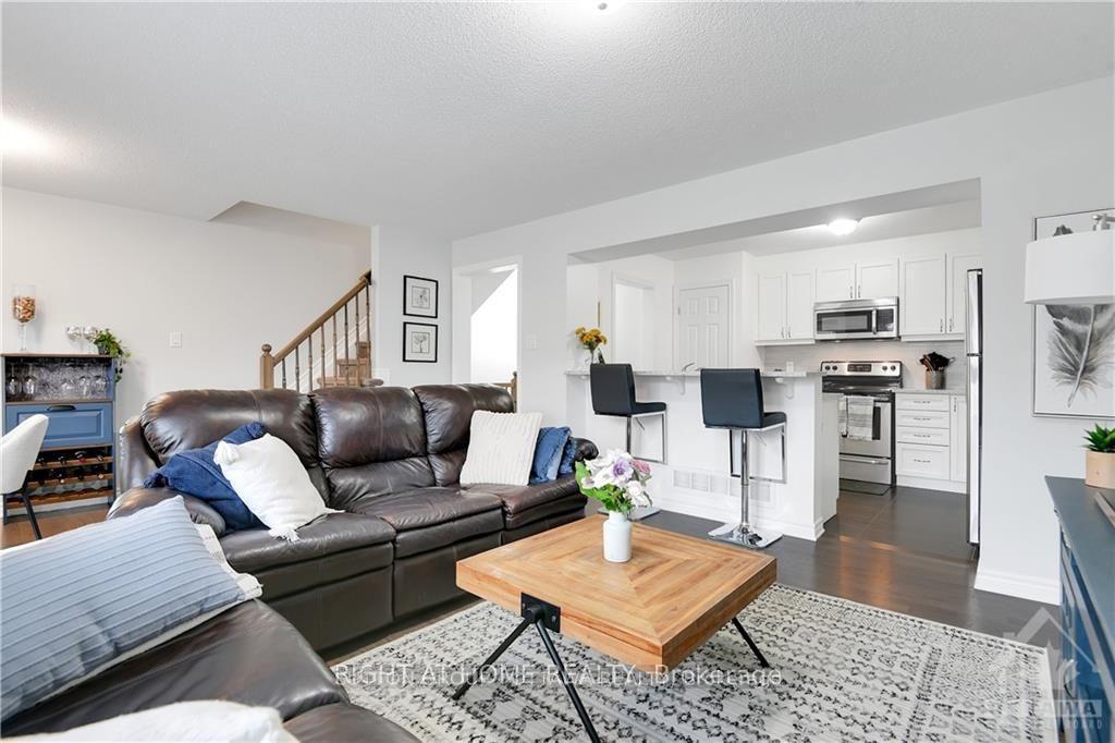 Photo 6 of 593 Foxlight Circle, Ottawa, Kanata - Emerald Meadows/Trailwest — HOMEH