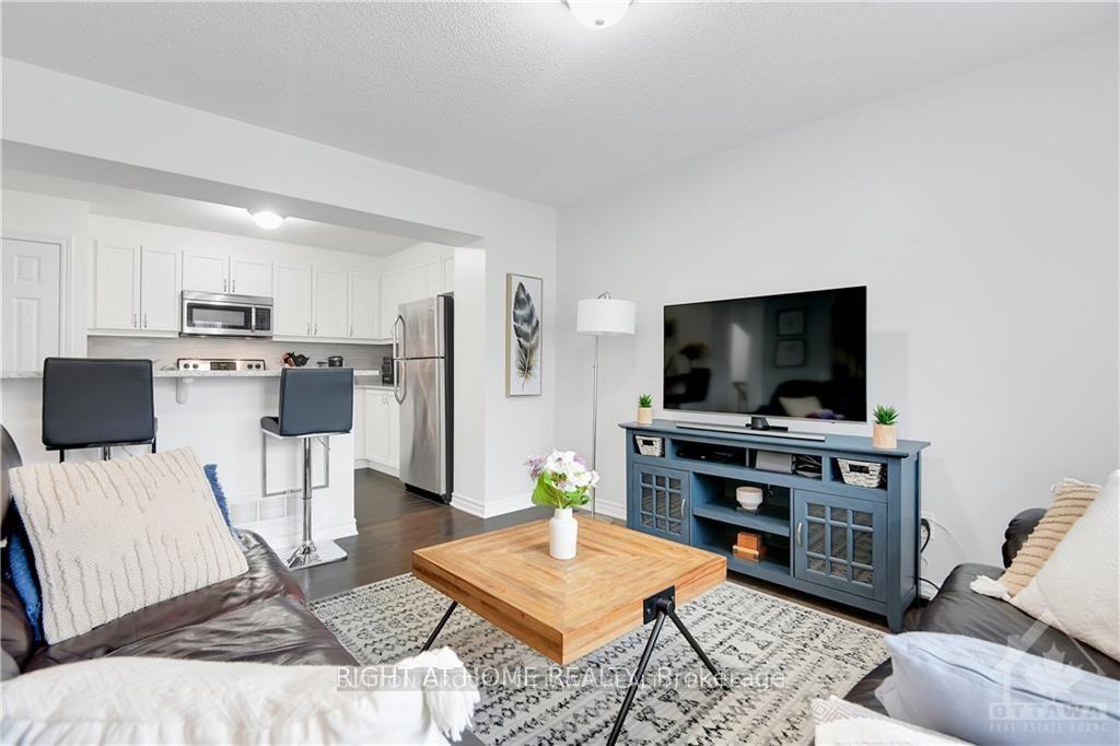 Photo 8 of 593 Foxlight Circle, Ottawa, Kanata - Emerald Meadows/Trailwest — HOMEH