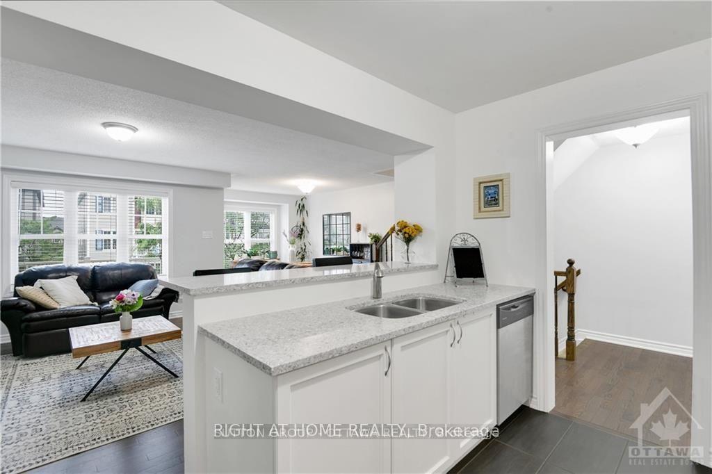 Photo 10 of 593 Foxlight Circle, Ottawa, Kanata - Emerald Meadows/Trailwest — HOMEH