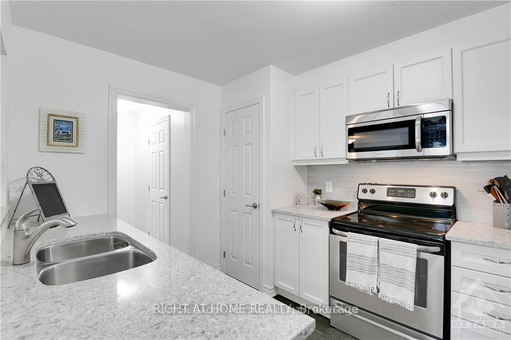 Photo 12 of 593 Foxlight Circle, Ottawa, Kanata - Emerald Meadows/Trailwest — HOMEH