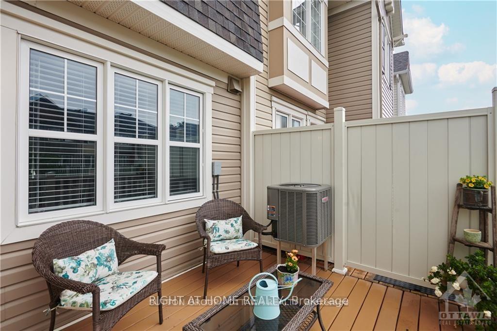 Photo 15 of 593 Foxlight Circle, Ottawa, Kanata - Emerald Meadows/Trailwest — HOMEH