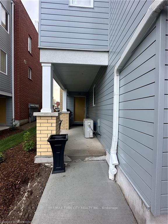 Photo 2 of 15 Valencia Avenue, Kitchener — HOMEH