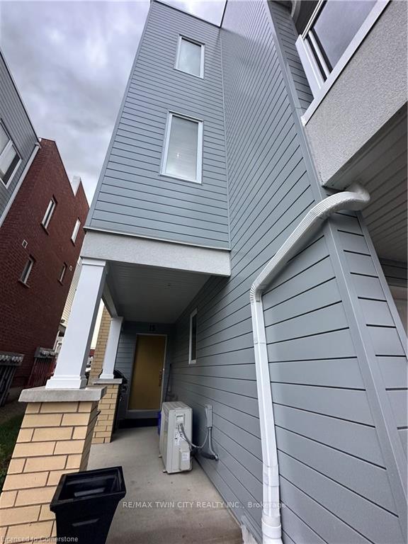 Photo 3 of 15 Valencia Avenue, Kitchener — HOMEH